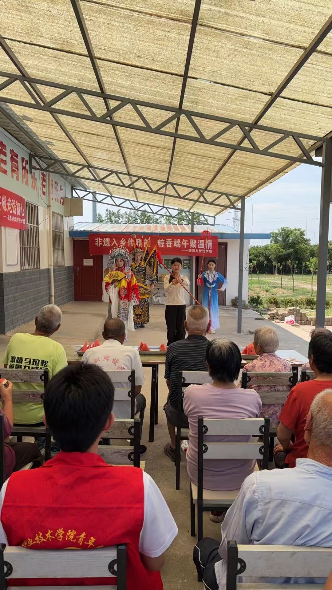 为元树村村民献上了一场精彩纷呈的文化