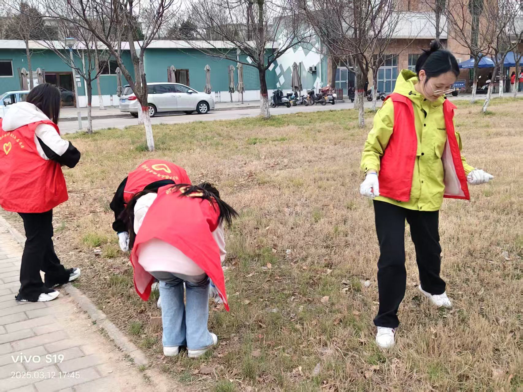 通过清理烟头垃圾