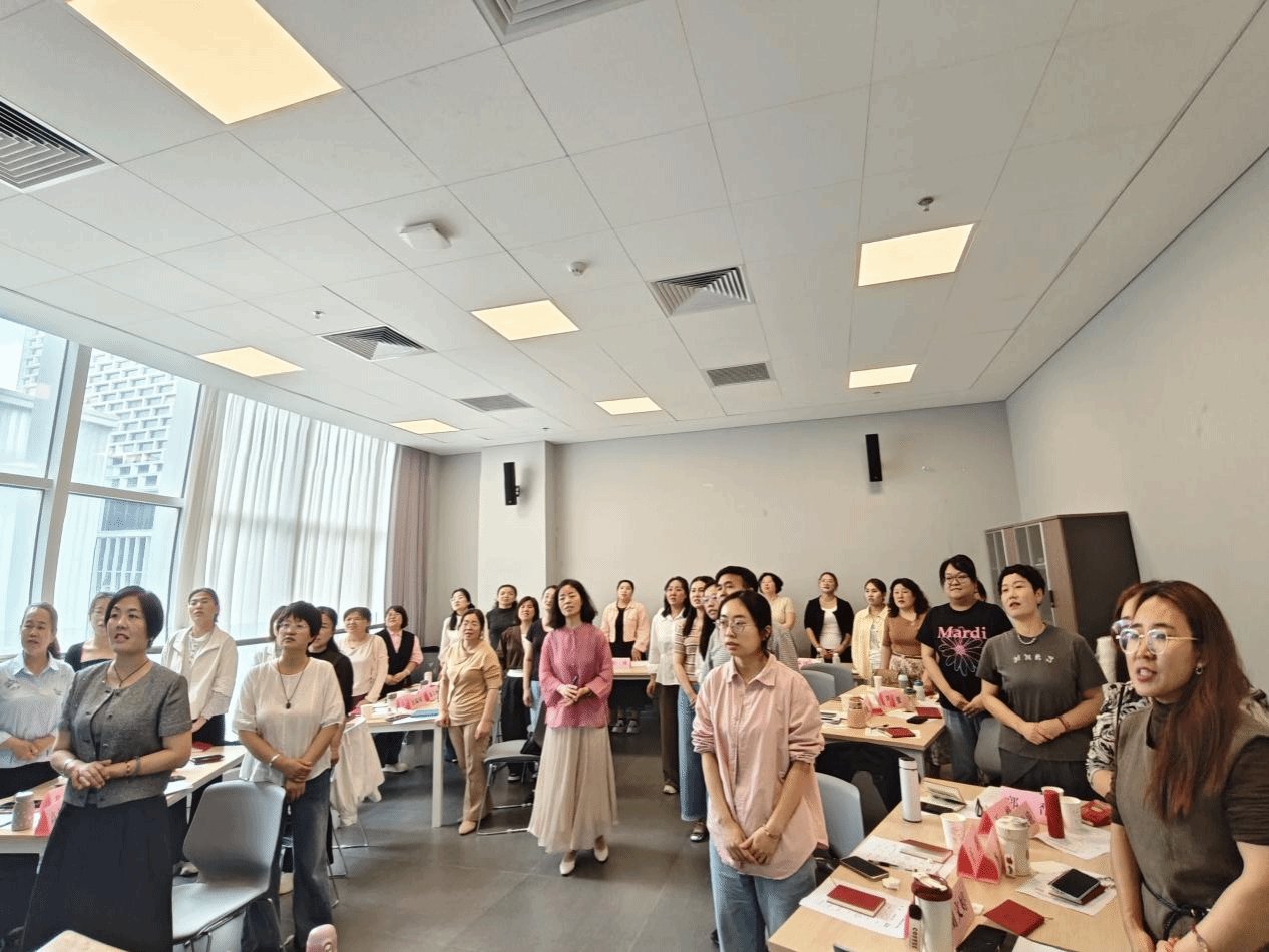 来自渭南市各区县的妇联干部及家庭澳门