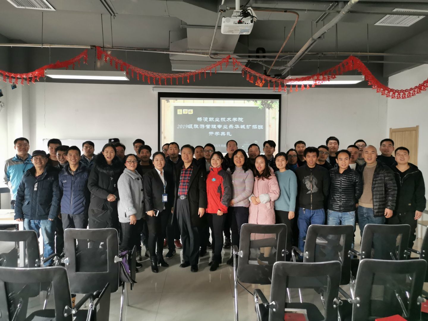 以产学研合作关系为纽带