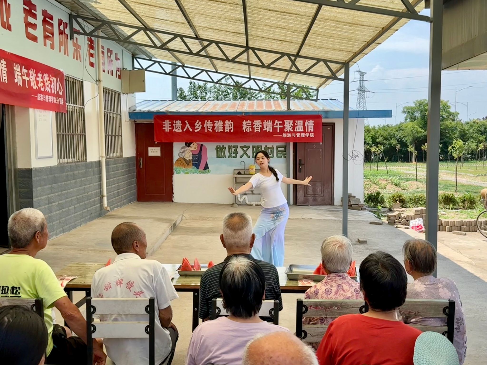 以“支部共建扬非遗 学子同心贺端阳”